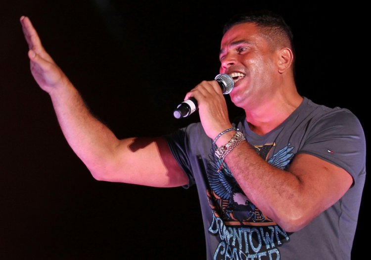 عمرو دياب يحذف كل أغانيه من اليوتيوب اليكم السبب..