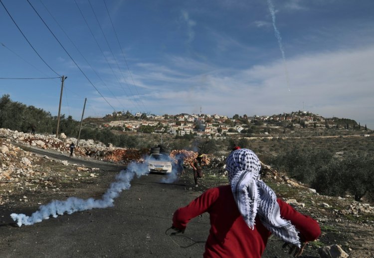 محاولة طعن اسرائيليين ومقتل المهاجم الفلسطيني في الضفة الغربية
