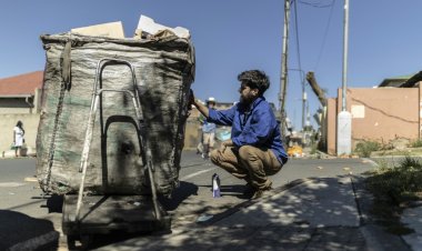 مأساة جامعي النفايات في جنوب إفريقيا تتحول إلى فنّ