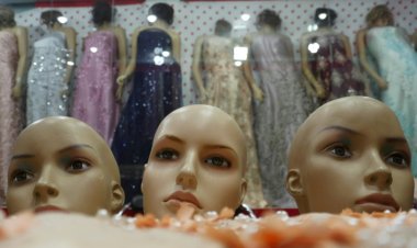 طالبان تطلب من بائعي الملبوسات قطع رؤوس دمى العرض