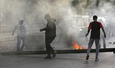 قطع الطريق امام النافعة في صيدا احتجاجا على التأخير في انجاز المعاملات