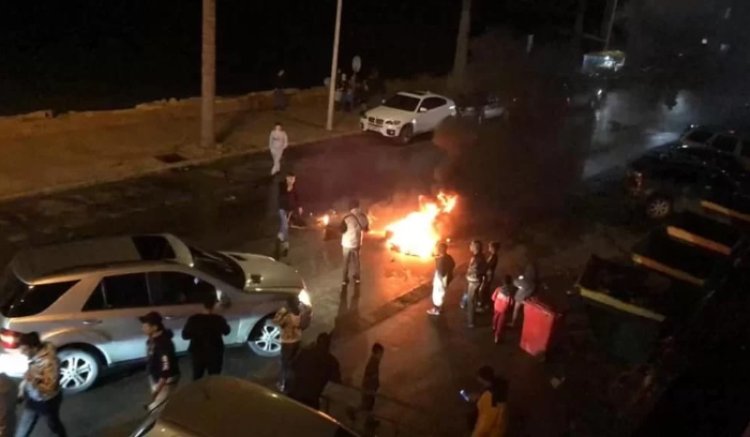 محتجون قطعوا المسلك الغربي لأوتوستراد زوق مصبح والمسلك الشرقي لأوتوستراد جونية