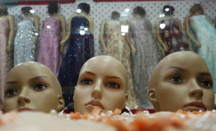طالبان تطلب من بائعي الملبوسات قطع رؤوس دمى العرض