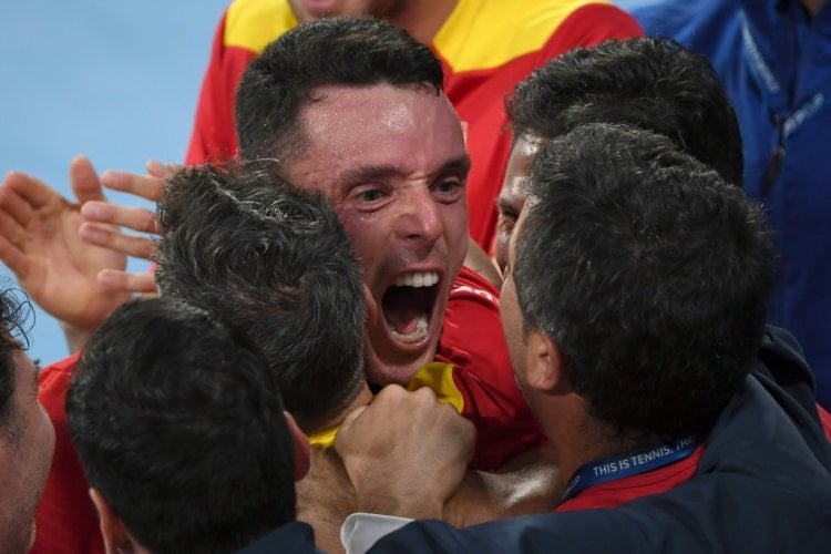 كأس ايه تي بي: إسبانيا الى النهائي على حساب بولندا المنقوصة