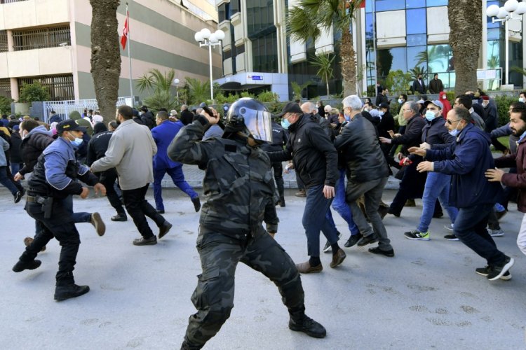 أكثر من 20 منظمة تونسية تدين "القمع البوليسي" لتظاهرة الجمعة
