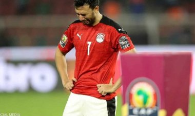 دموع نجم مصري تشعل الإنترنت.. وتبكي الملايين