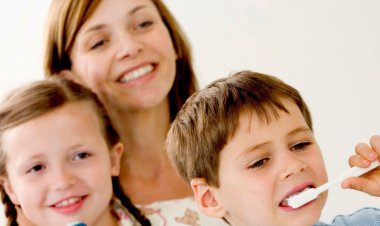 خبيرة تكشف عن الأخطاء الخمسة التي نرتكبها عند تنظيف أسناننا