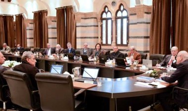 الحكومة تقوم بعملية "تأميم" تشمل المصارف وأموال المودعين