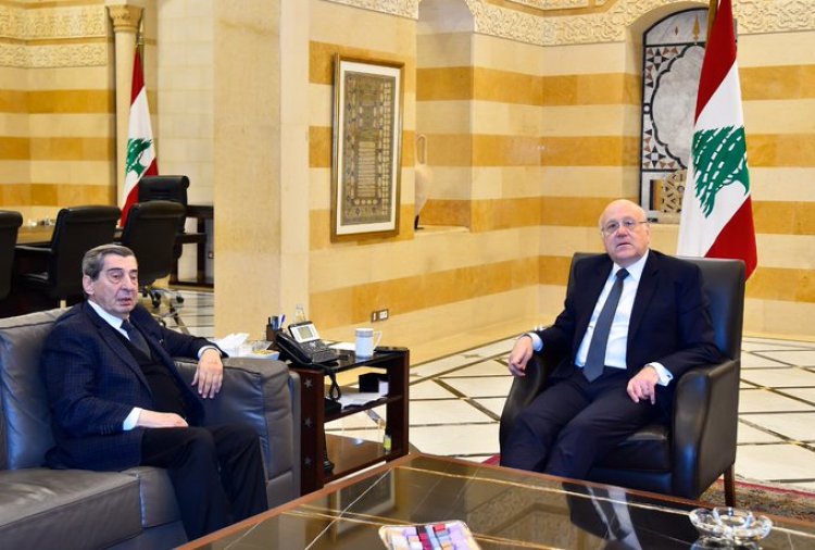 الفرزلي:  يجب أن نعلم جميعا أن الظروف الإقليمية حساسة ودقيقة ومتوتره