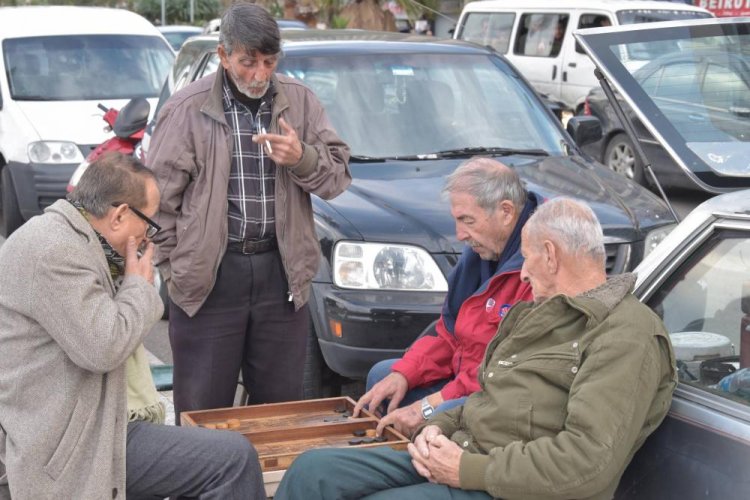  "جنى العمر" يذوب أمام عيون المتقاعدين 