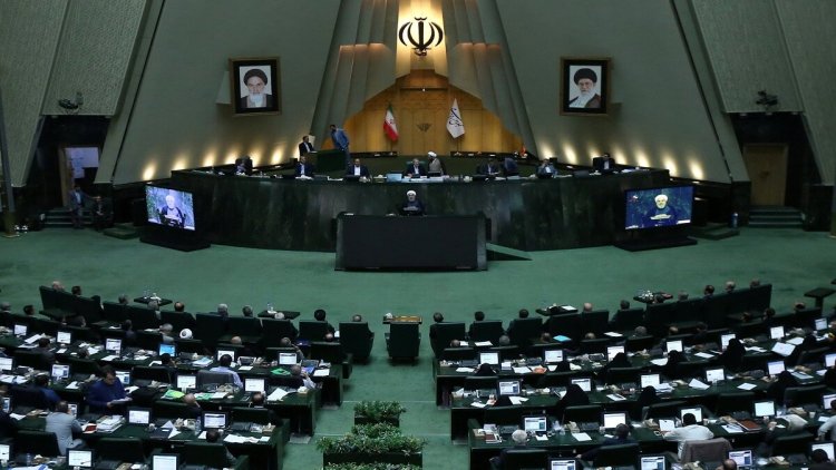 البرلمان الإيراني يحدد شروط العودة للالتزام بالاتفاق النووي