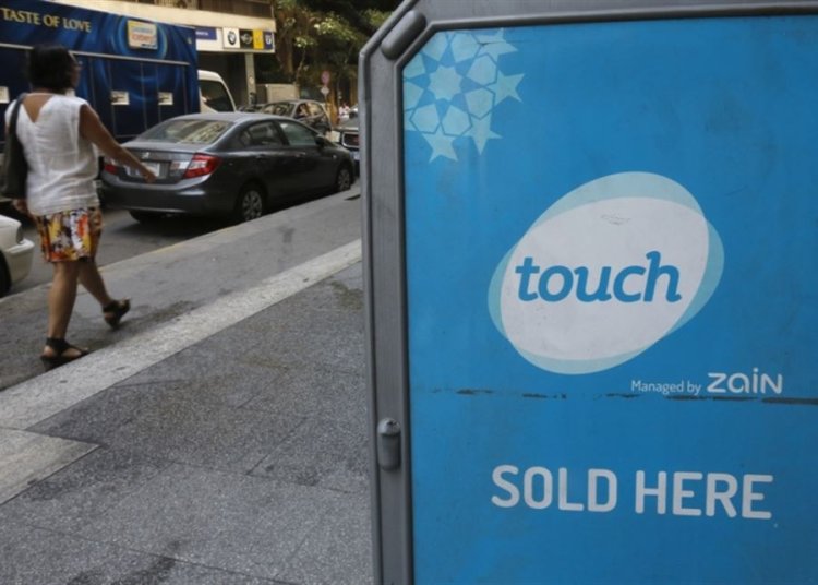 محتجون اغلقوا شركة TOUCH في طرابلس