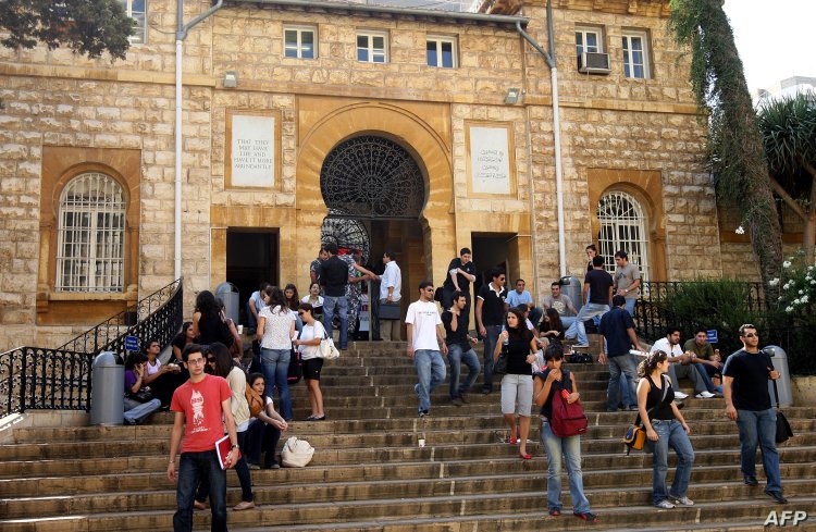الأزمة اللبنانية تحول طلاب لبنان إلى عمال