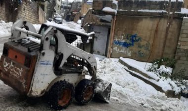 الورش الفنية تعيد فتح طرق الضنية المغلقة من الثلوج