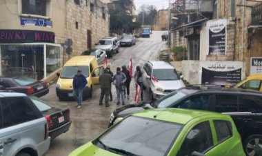 مواطنون تجمعوا أمام مصرف في جديدة مرجعيون مطالبين باسترجاع حقوق