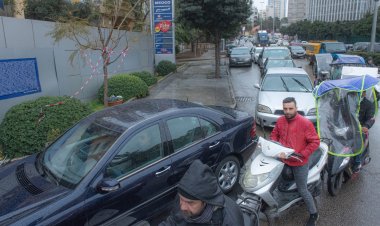 بالصور: طوابير السيارات عادت من جديد أمام محطات المحروقات