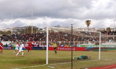 أحداث شغب توقف مباراة لبنان وسوريا