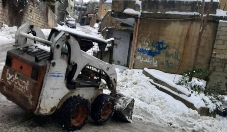 الورش الفنية تعيد فتح طرق الضنية المغلقة من الثلوج