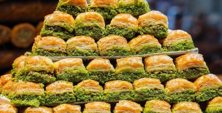 كيلوغرام البقلاوة بمليون و500 ألف ليرة؟