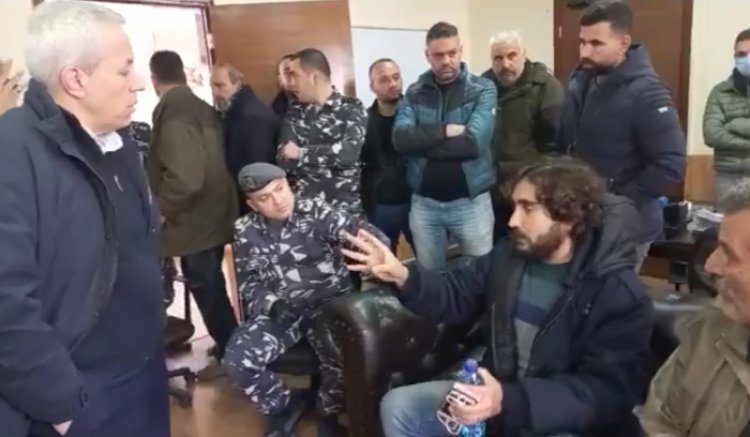 محتجون على انقطاع الكهرباء في عكار واصلوا اعتصامهم أمام سرايا حلبا