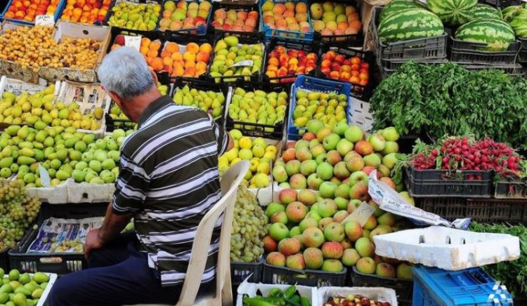 مع بداية شهر رمضان المبارك.. الصقيع والدولار يعصفان بأسعار الفواكه والخضر
