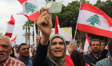 تحليق الدولار... المؤشر الحار للتصعيد المتدحرج