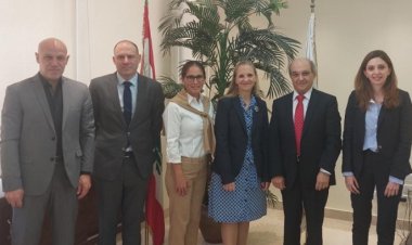 البرامج الشبابية في لبنان بين كلاس وسفيرة كندا