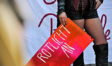 الجنس مقابل المال.. فضيحة مدوية تهز وزارة الداخلية البريطانية!