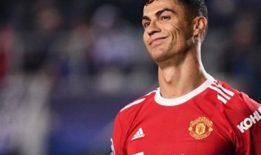 بالفيديو: رد فعل رونالدو بعد تلقي "مان يونايتد" هدفين سريعين