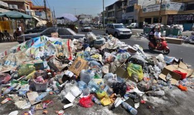 بعد قطع الطريق احتجاجا....بدء أعمال رفع النفايات من بلدة تكريت العكارية