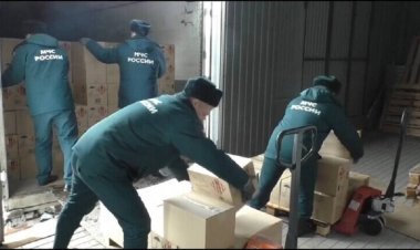 الجيش الروسي يسلم مساعدات إنسانية لسكان خيرسون