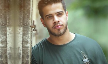 أول فيديو رسمي لأدهم نابلسي وهو يتلو القرآن بعد اعتزاله الفن !