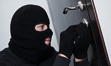 سرقا مبالغ مالية ومصاغ ذهبية من أحد المنازل في عاليه.. وشعبة المعلومات توقفهما