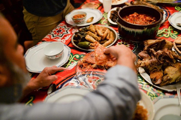 6 أخطاء تدمر الجهاز الهضمي في رمضان.. امتنع عنها فورا