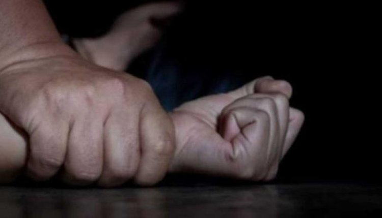 اغتصب 13 طالبة وحملن منه.. "المتهم" يتلقى أقسى عقوبة
