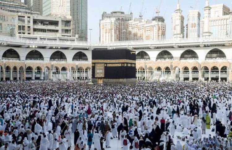 الأزمة تنعكس على الحج... والكلفة الأدنى 5 آلاف دولار