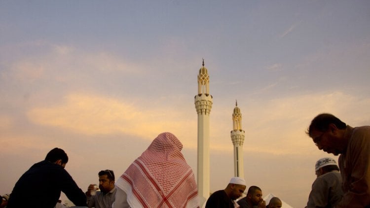فلكي سعودي يكشف عن سنة سيصوم فيها المسلمون رمضانين