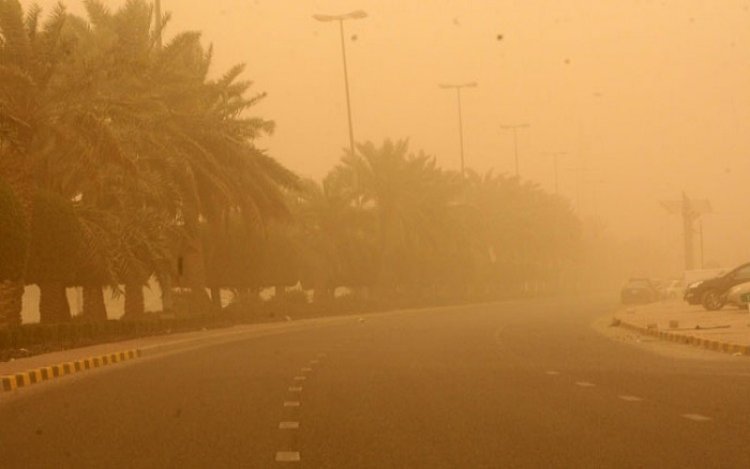 "هجمات الغبار" ترهق العراقيين.. ومطالب بتسريع الحزام الأخضر