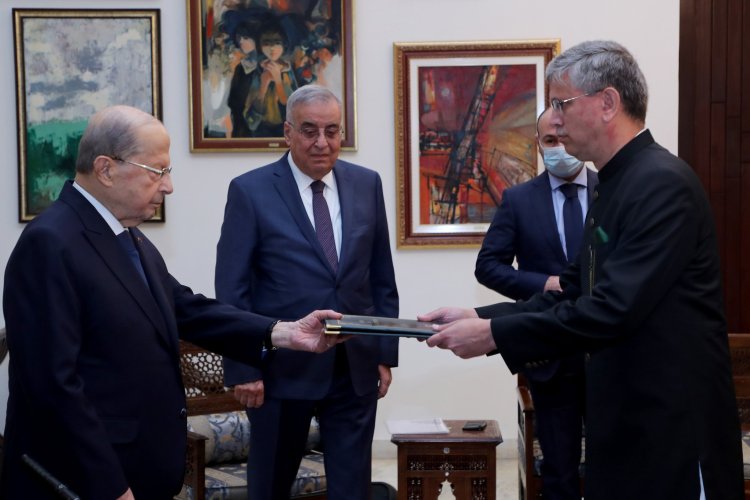عون تسلم اوراق اعتماد سفراء جدد