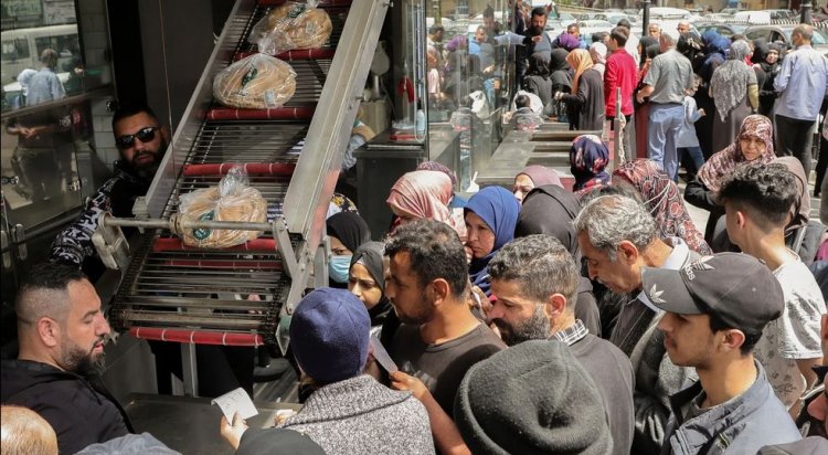 لبنان "بلا خبز".. طوابير البحث عن الرغيف في شهر رمضان