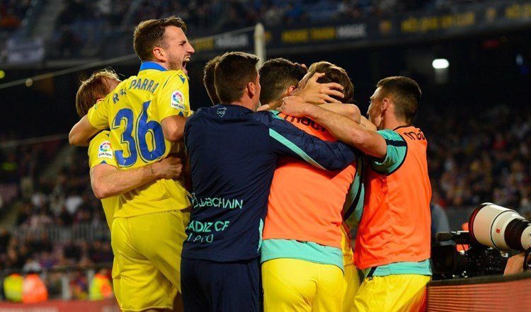 الدوري الإسباني: قادش يهزم برشلونة على ملعب "كامب نو"
