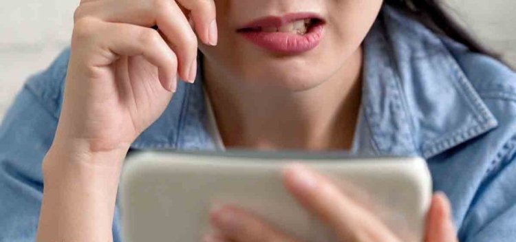 ابتزها من حساب وهميّ بصور غير لائقة