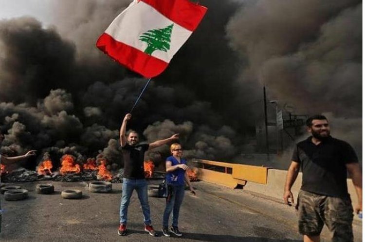 احتجاجات وإقفال طرقات والسبب... الكهرباء والمياه والنفايات!
