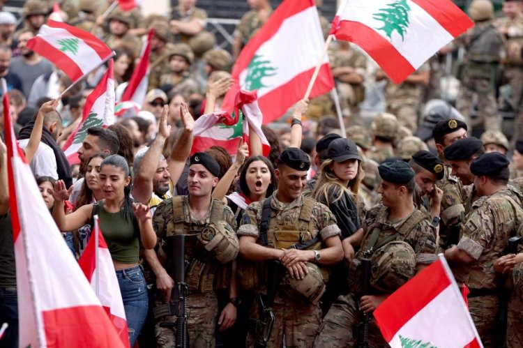 الجيش: صورة ناصعة ومثال يحتذى.. هنيئا لنا به في عيده!