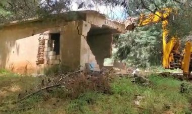 فرق المصلحة الوطنية لنهر الليطاني تقوم بهدم بعض التعديات