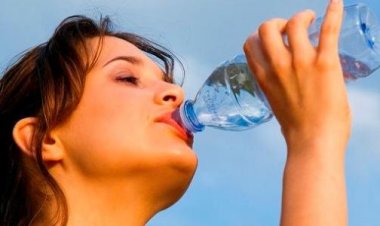ما هي كمية الماء التي يجب شربها في اليوم الواحد؟