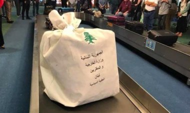 بالصورة: صندوق اقتراع بين حقائب المسافرين