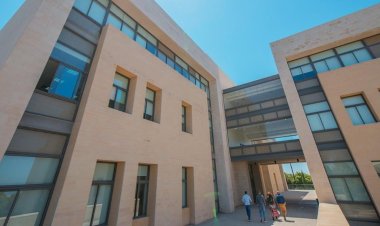 جامعة البلمند لزيادة الأقساط بين الدولار و الليرة !