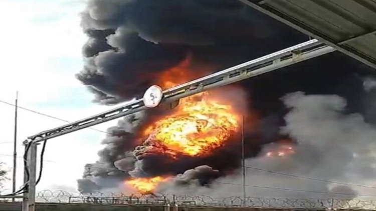 اندلاع حريق في مستودع وقود بمنطقة دونيتسك بسبب القصف الأوكراني