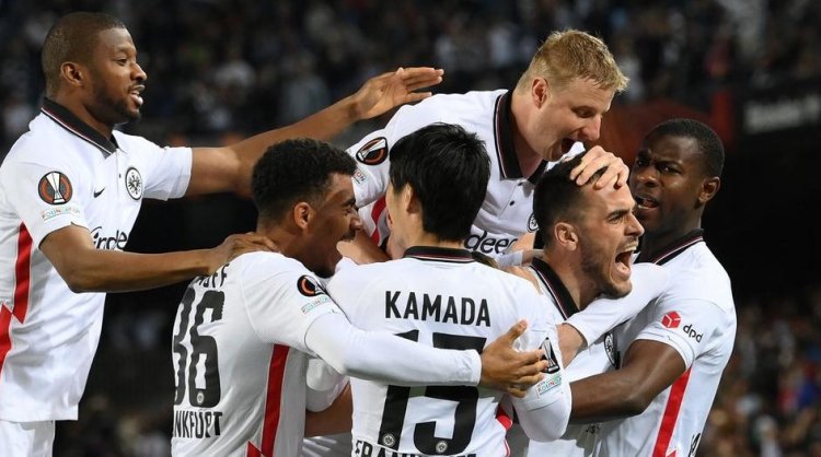 نهائي يوروبا ليغ على شاشة عملاقة في ملعب آينتراخت !